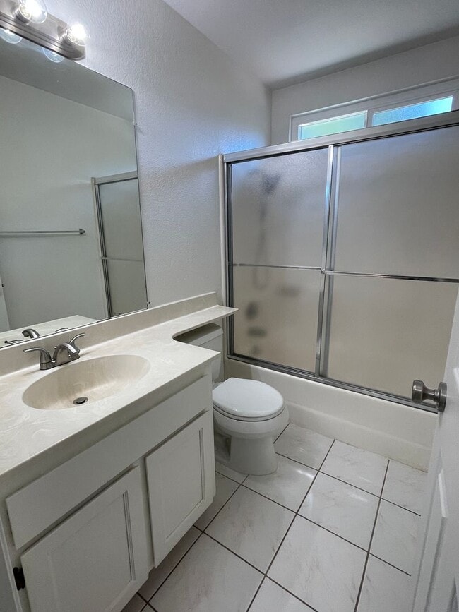 Building Photo - 2700 Bluebell Cir