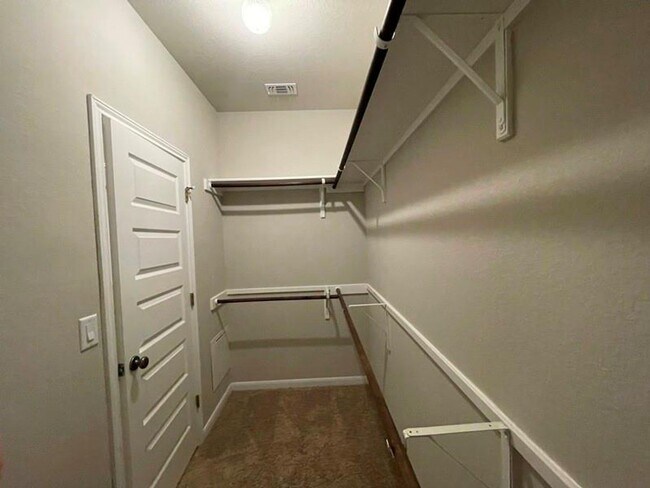 Building Photo - Fabulous 4-bedroom duplex in the heart of Lakeway!