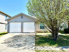 Building Photo - Home near downtown Austin and Airport!
