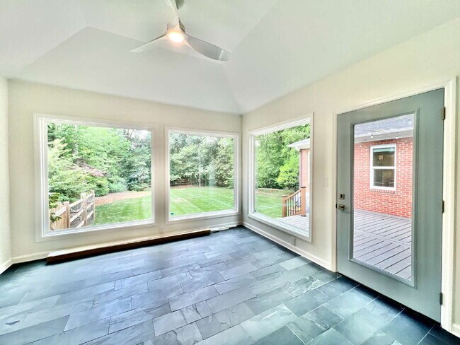 Building Photo - LUXURIOUS LANSDOWNE RETREAT!