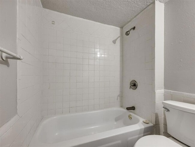 Building Photo - 1402 Bill Carrol Dr