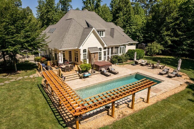 Building Photo - 246 Valley Meadow Dr
