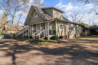 Building Photo - Charming Rustic 3-Bedroom + bonus rooms in Ashland, OR