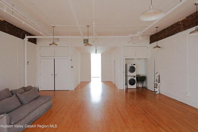 Building Photo - 314 Wall St
