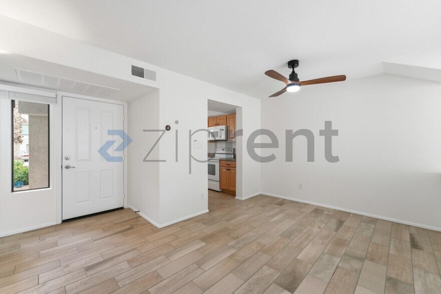 Building Photo - Unit Unit 1018