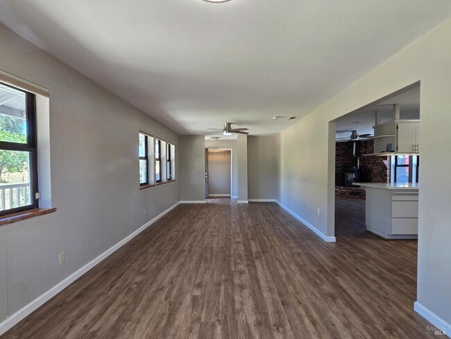 Building Photo - 6491 Pleasants Valley Rd