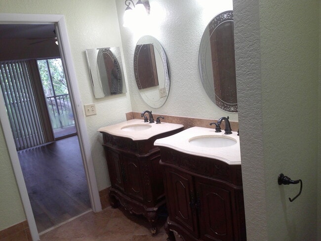 Building Photo - 4291 Coral Springs Dr