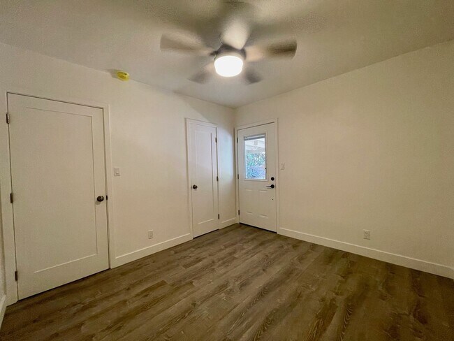 Building Photo - Fully Remodeled 4 Bedroom 2.5 Bathroom in ...