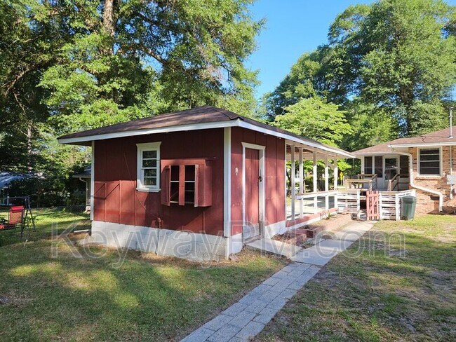 Building Photo - 13 Erskine Ln