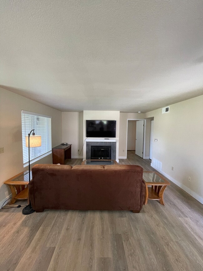 Building Photo - 604 N Columbia Center Blvd