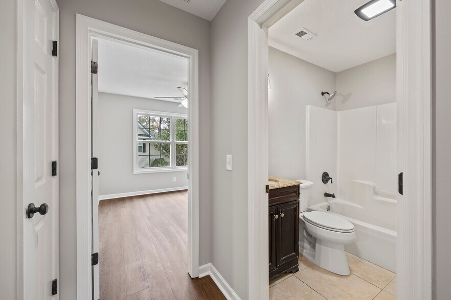 Building Photo - 40 Brittany Pl