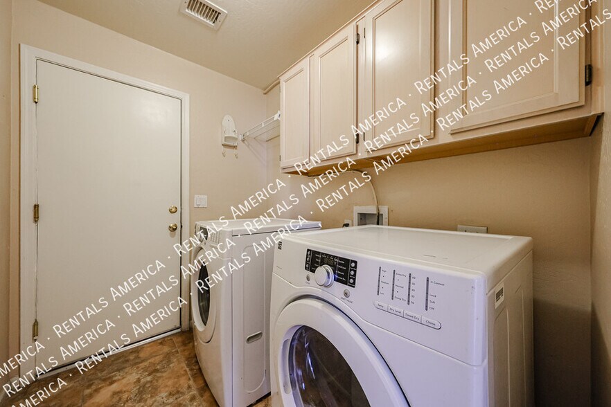 Building Photo - 14759 N 98th St