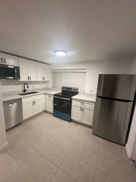 Building Photo - 731 SW 8th Ave