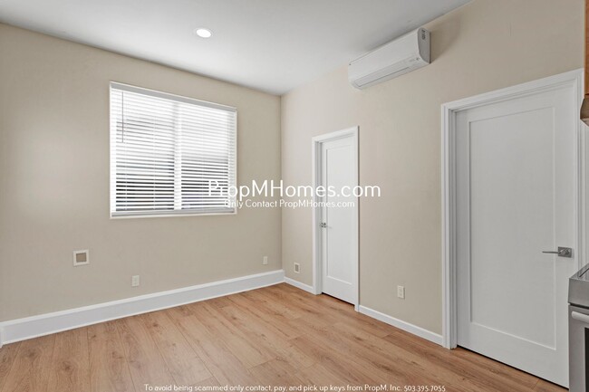 Building Photo - Brand New Two Bedroom Charmer in Lents!