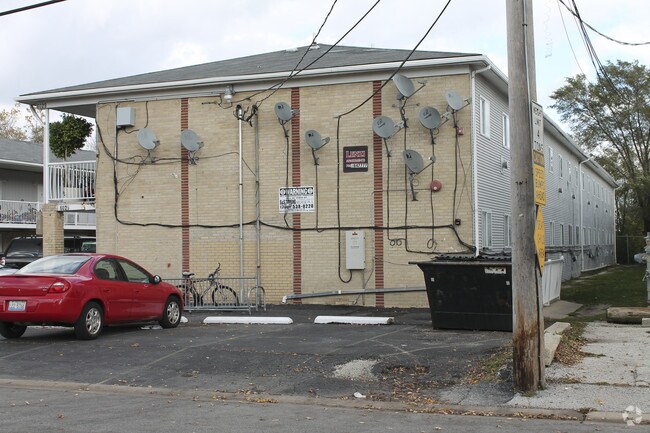 Building Photo - 6029 Lenzi Ave