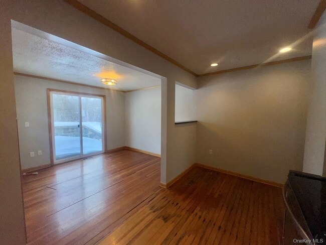 Building Photo - 16 Lake Ave