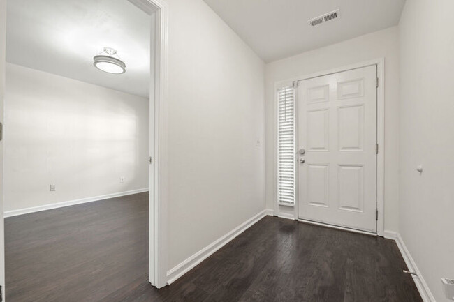 Building Photo - 2369 Charleston Pointe SE