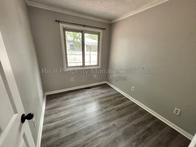 Building Photo - 602 Burksdale Rd