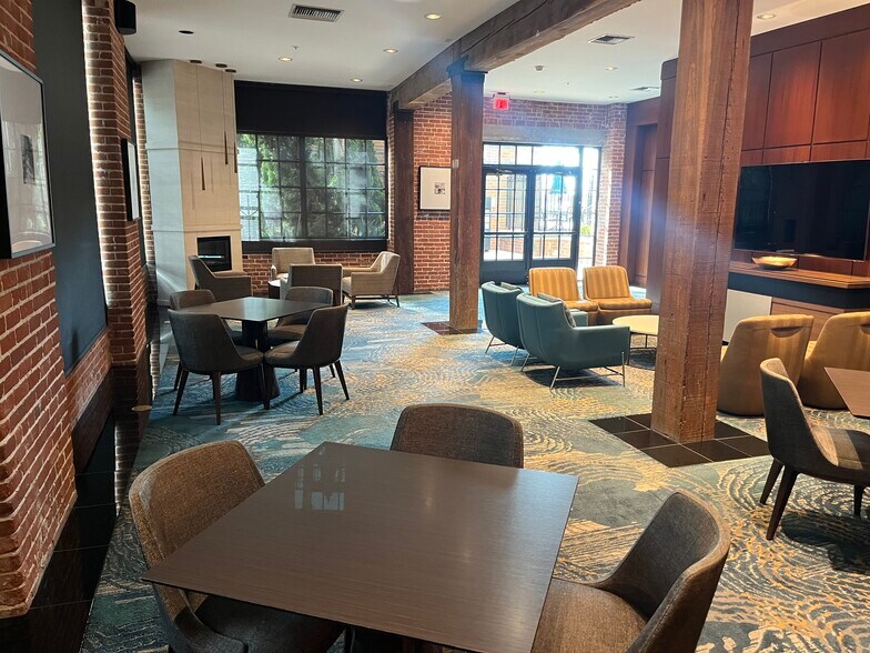 Group Party Room - 500 W Harbor Dr