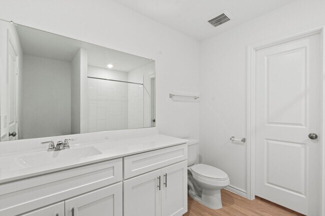 Building Photo - Move-In Ready New Build with Spacious Back...