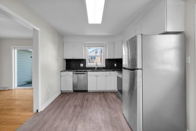 Building Photo - Spacious 4-Bedroom, 2.5-Bath Home – West E...