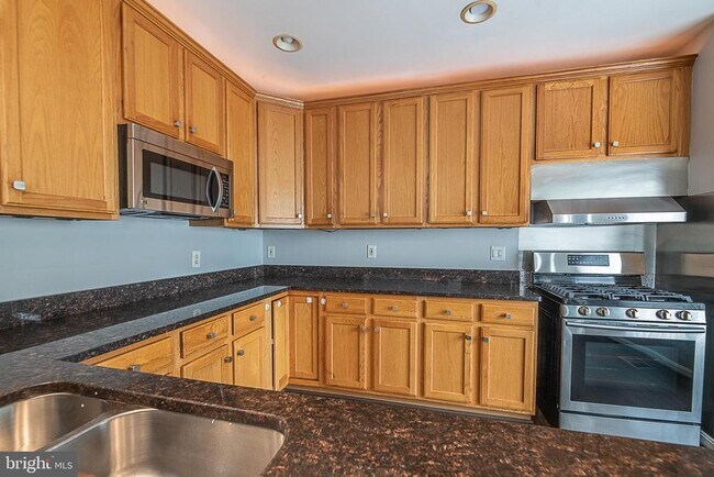 Building Photo - 24635 Kings Canyon Square