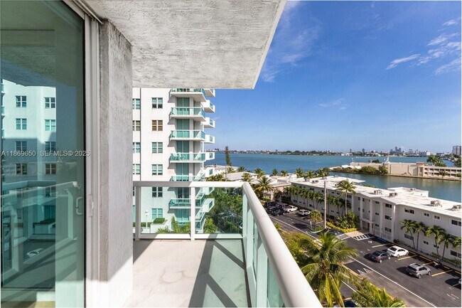 Building Photo - 7900 Harbor Island Dr