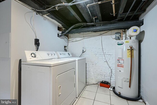 Building Photo - 1650 S Charles St