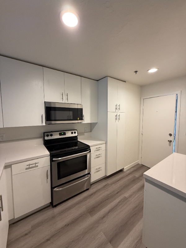 Building Photo - 725 W Fletcher Ave