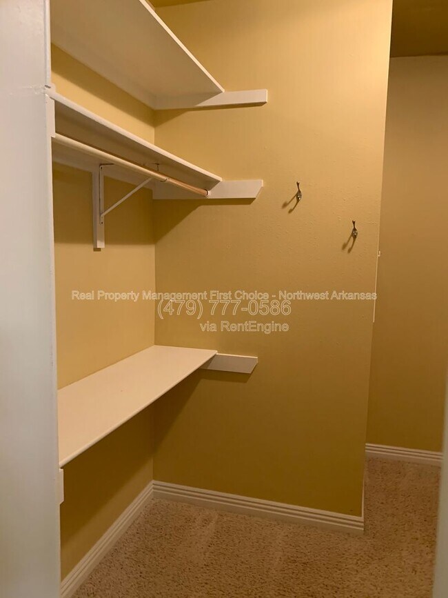 Building Photo - 300 Genesis Dr