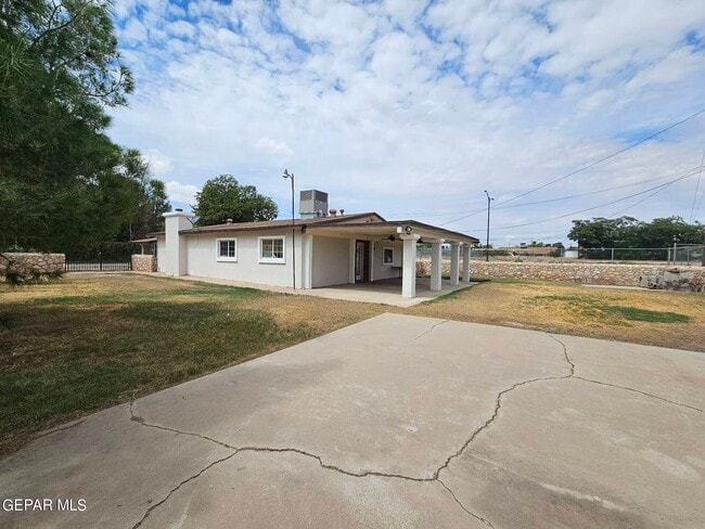Building Photo - 408 Fresno Dr