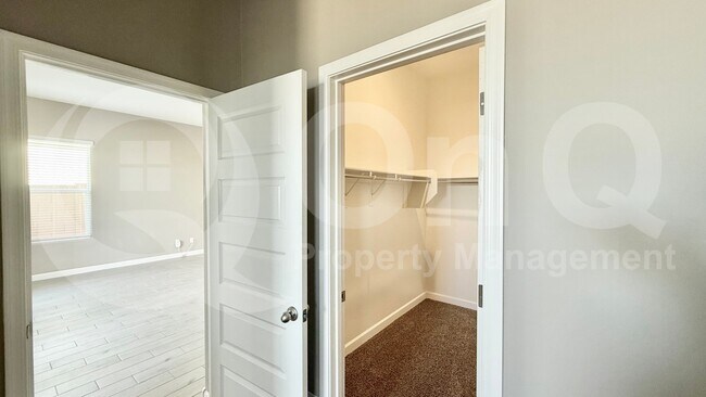 Building Photo - 40974 W Hillman Dr