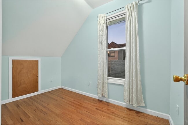 Building Photo - 561 AVENUE E