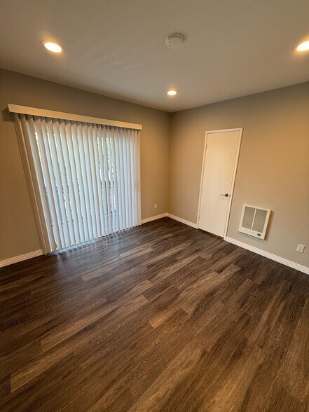 Building Photo - 607 N Irena Ave