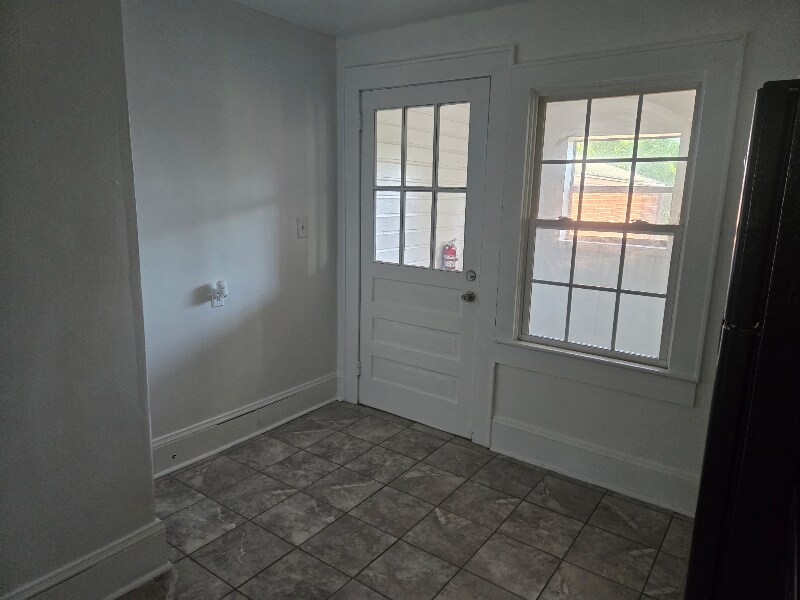Building Photo - 315 Hillcrest Dr