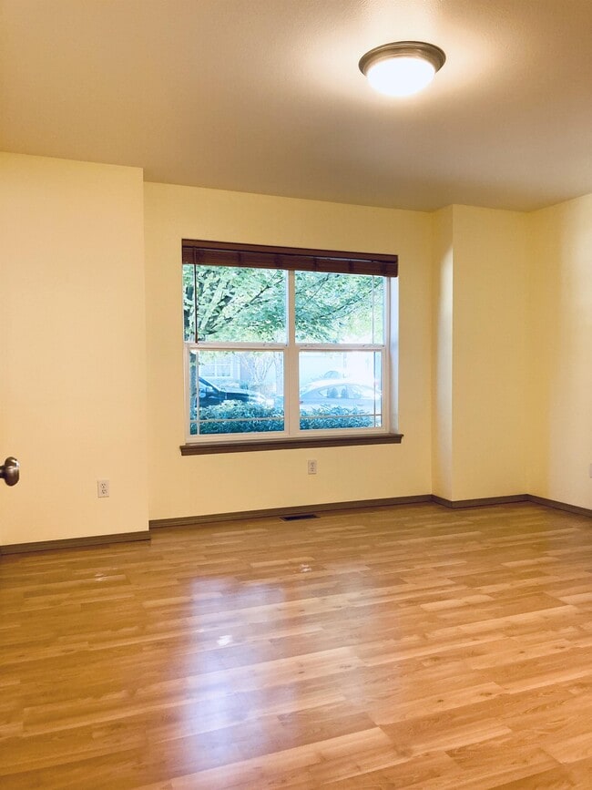 Building Photo - 2436 Boulevard Heights Loop SE