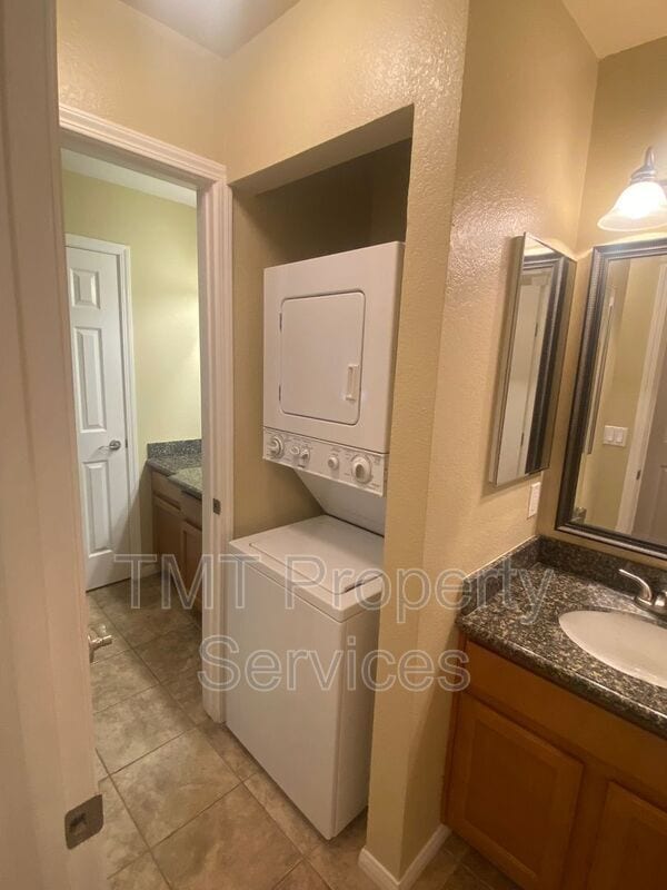 Building Photo - 3715 Tallyho Dr