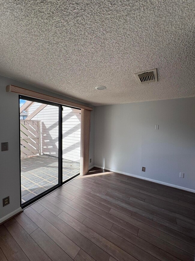 Building Photo - 122 Sherwood Cir