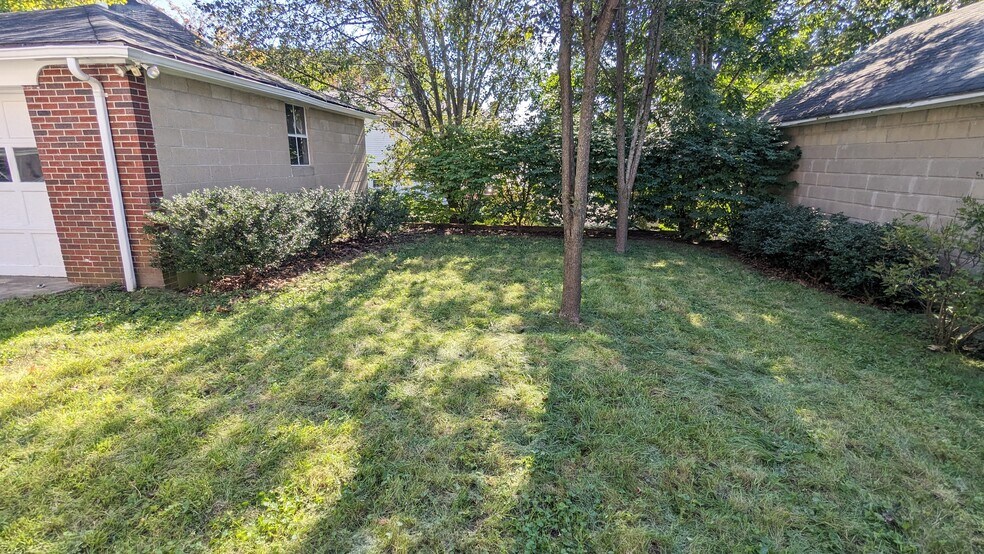 Building Photo - 852 Smith St