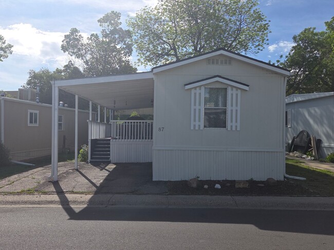 Building Photo - Charming 2 Bedroom Home in Prime Littleton Location