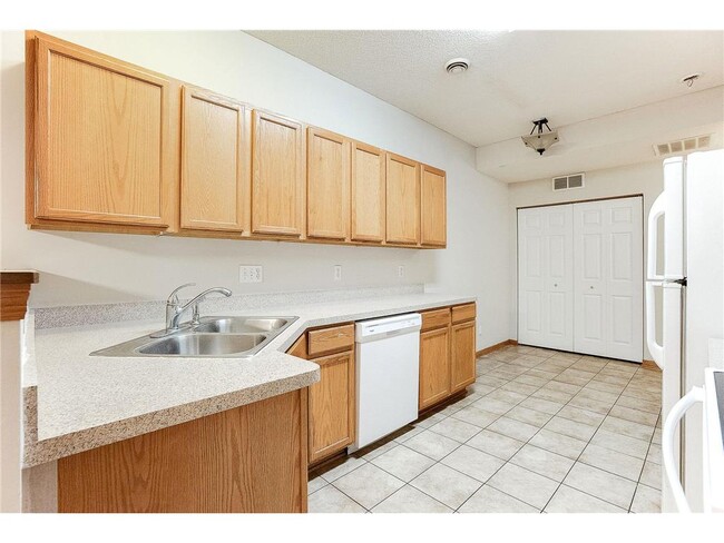 Building Photo - 5040 Holly Ln N