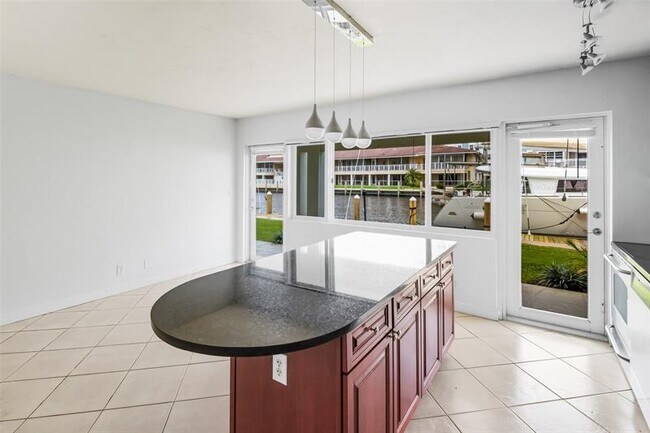 Building Photo - 2881 NE 32nd St