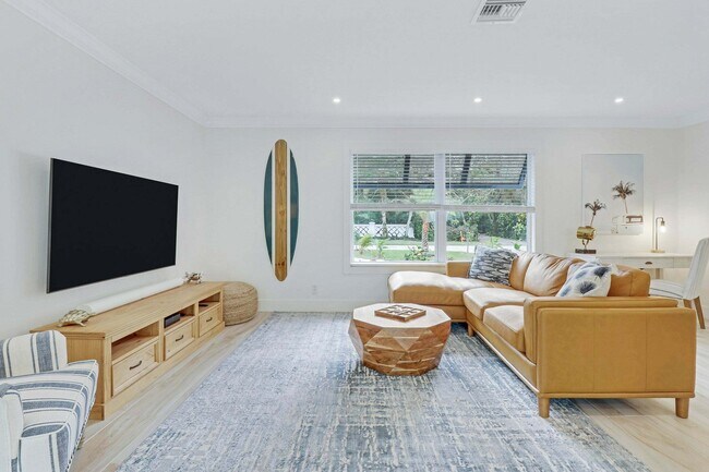 Building Photo - 9 W Riverside Dr