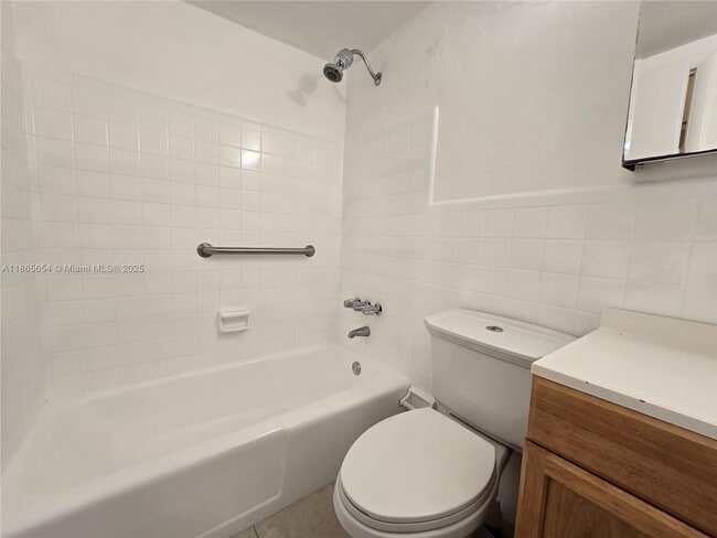 Building Photo - 441 Collins Ave