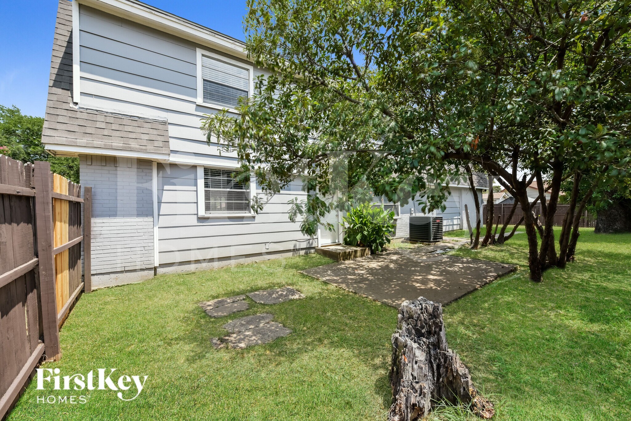 Building Photo - 3603 Canary Dr