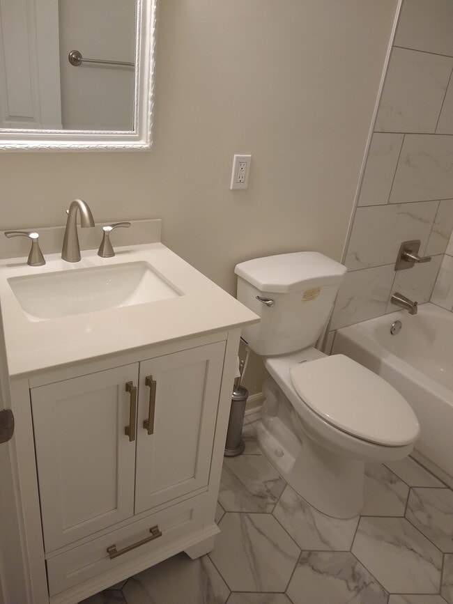 Unit 337 bathroom - 339 Stokes Ave SE