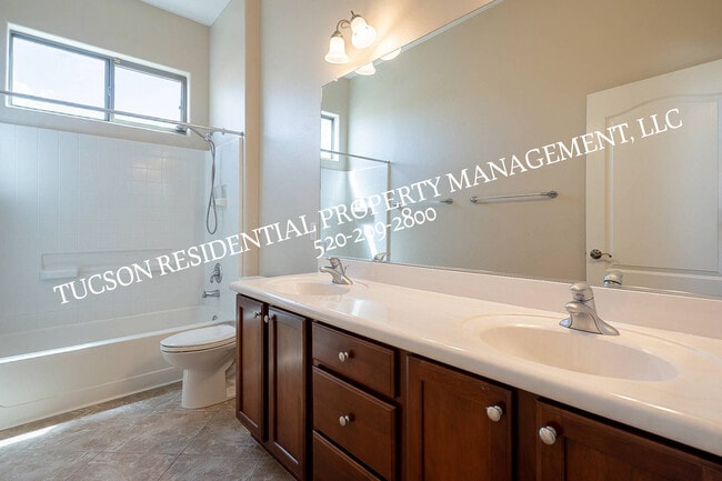 Building Photo - 10737 S Miralago Dr