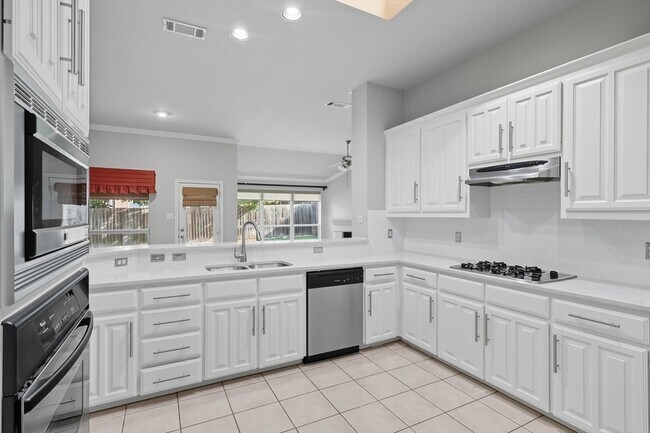 Building Photo - 4833 Heber Springs Trail