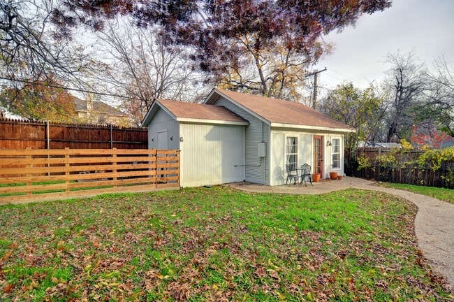 Building Photo - 1707 Thomas Pl