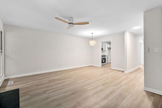Building Photo - Stylish & Fully Updated 2-Bedroom Townhous...